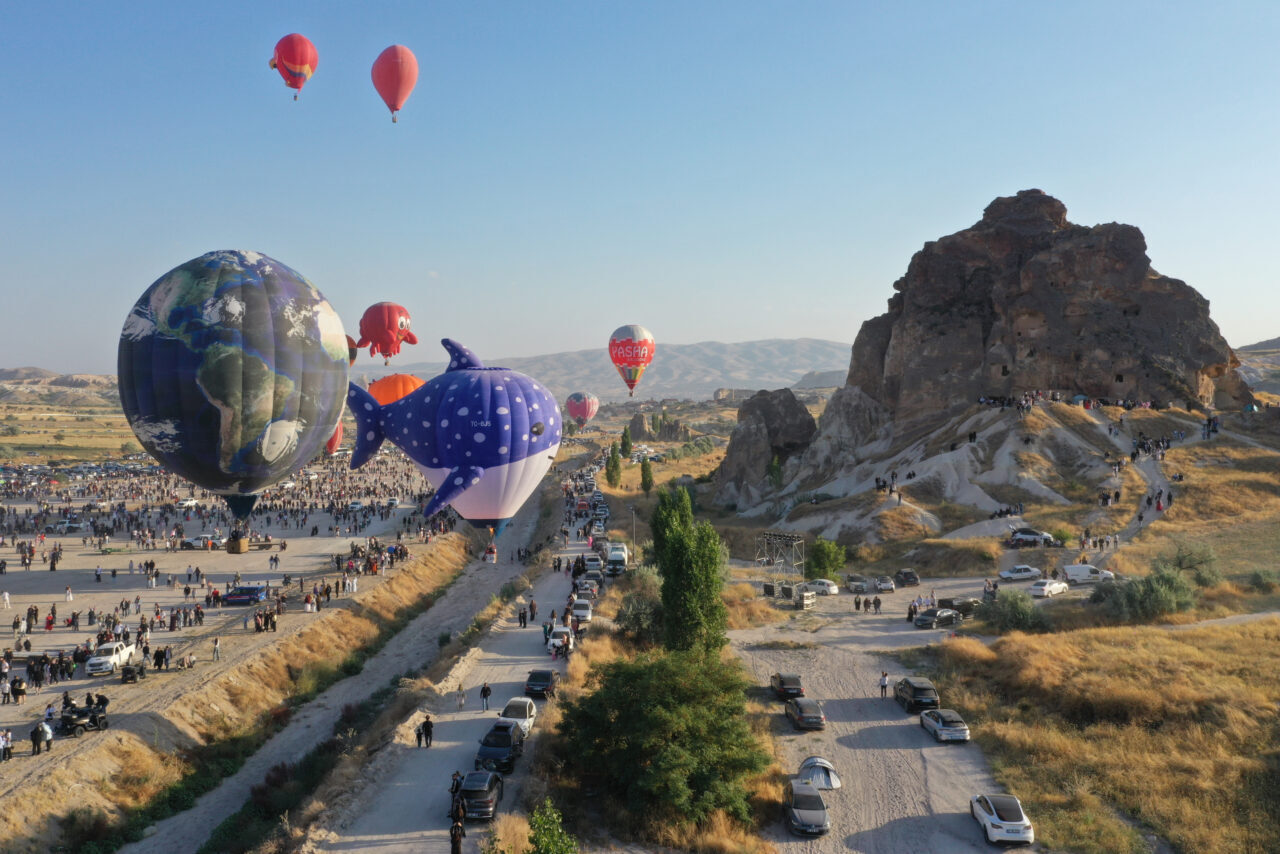 NEVŞEHİR (AA) – Nevşehir'de gerçekleştirilen "Kapadokya Balon Festivali", Türkiye'nin yanı