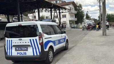 KARABÜK (AA) – Karabük'te hafif ticari araçla çarpışan elektrikli motosikletteki