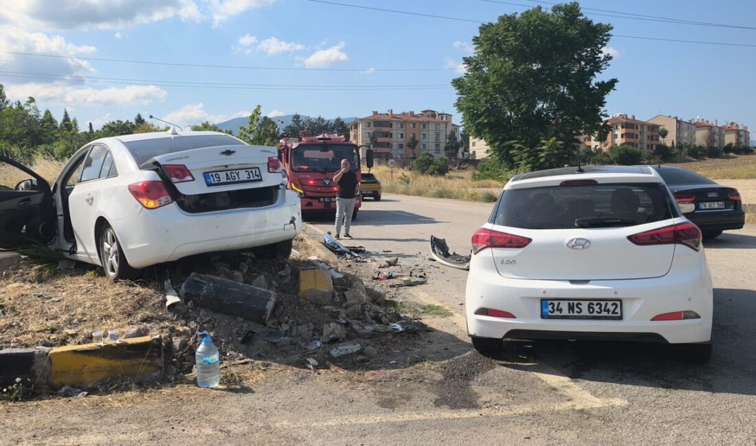 KARABÜK (AA) – Karabük'ün Safranbolu ilçesinde iki otomobilin çarpışması sonucu