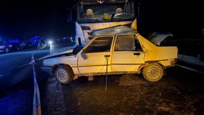 KASTAMONU (AA) – Kastamonu'da tır ile çarpışan otomobilin sürücüsü ve