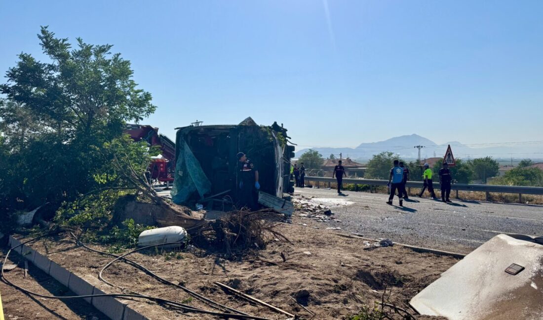 KAYSERİ (AA) – Kayseri'nin İncesu ilçesinde yolcu otobüsünün devrilmesi sonucu