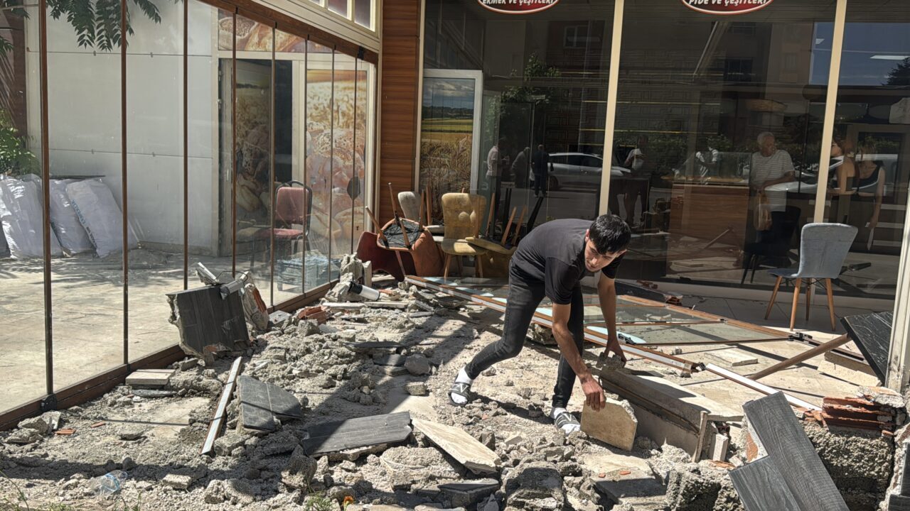 KAYSERİ (AA) – Kayseri'nin merkez Melikgazi ilçesinde iki otomobilin çarpıştığı