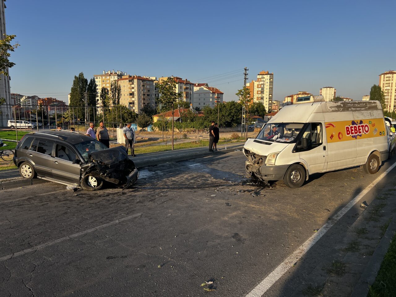 KAYSERİ (AA) – Kayseri'nin Melikgazi ilçesinde otomobilin karşı şeride geçerek