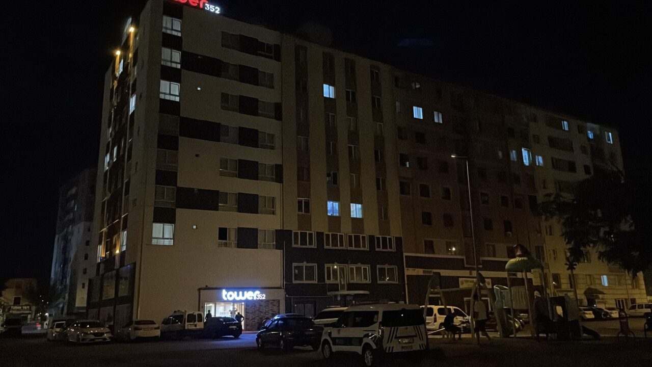 KAYSERİ (AA) – Kayseri'nin merkez Melikgazi ilçesinde kaldığı rezidansta rahatsızlanan