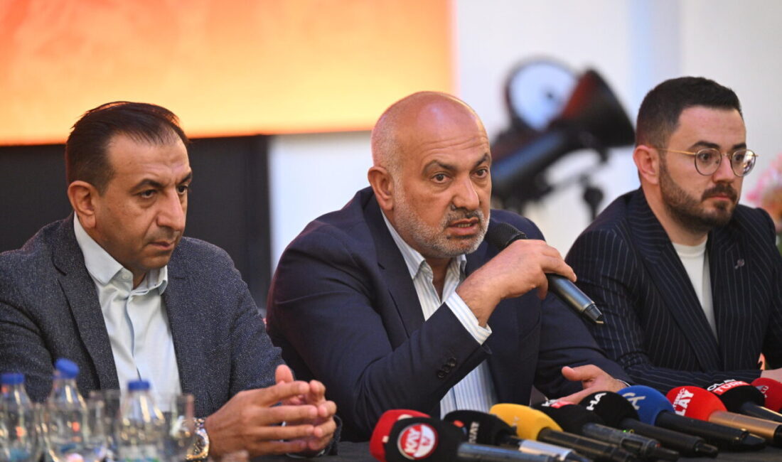 - Kayserispor Başkanı Ali Çamlı:
"Bir tek gayem var, bu kulübü