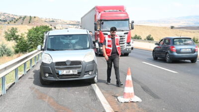 KIRIKKALE (AA) – Kırıkkale'de pikap ile hafif ticari aracın çarpışması