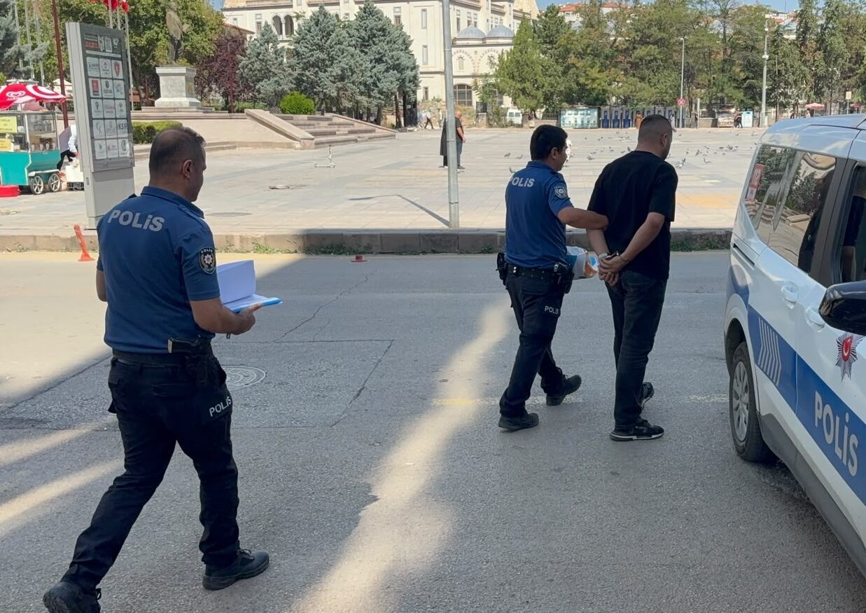 KIRIKKALE (AA) – Kırıkkale'deki silahlı kavgada tartıştığı kişiyi tabancayla vuran