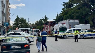 KIRŞEHİR (AA) – Kırşehir'in Mucur ilçesinde kamyon dorsesinin altında kalan