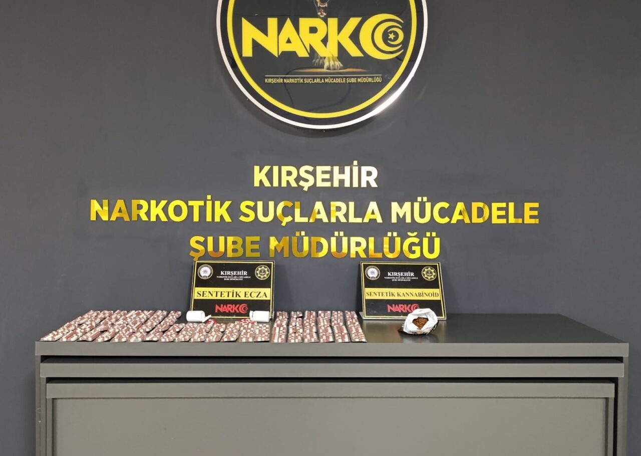 KIRŞEHİR (AA) – Kırşehir'de düzenlenen operasyonda 978 sentetik uyuşturucu hap