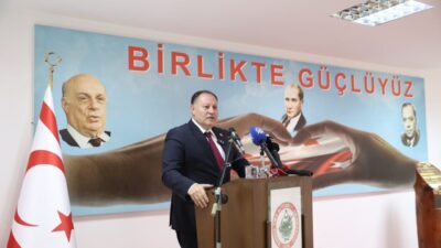 - KKTC Cumhuriyet Meclisi Başkanı Öztürkler:
- "KKTC'nin verilecek bir karış