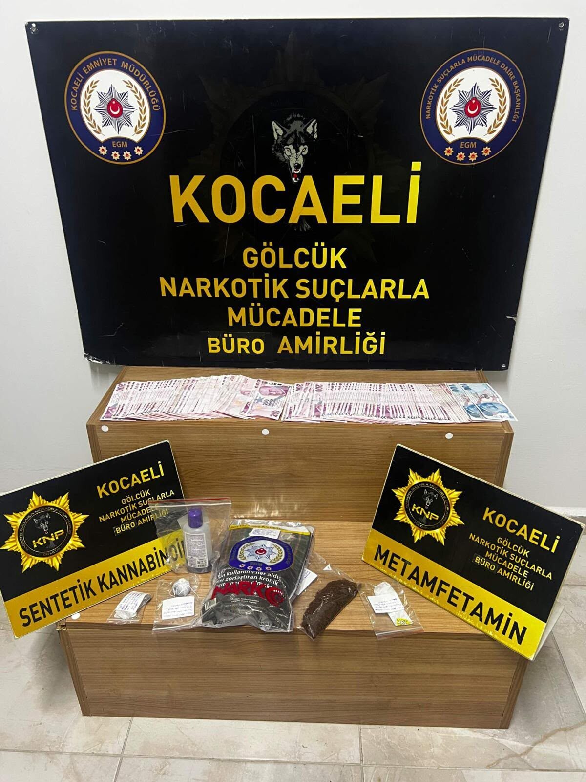 KOCAELİ (AA) – Kocaeli'de düzenlenen uyuşturucu operasyonunda gözaltına alınan 11