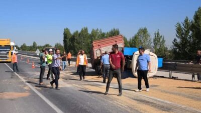KONYA (AA) – Konya'nın Akşehir ilçesinde meydana gelen zincirleme trafik