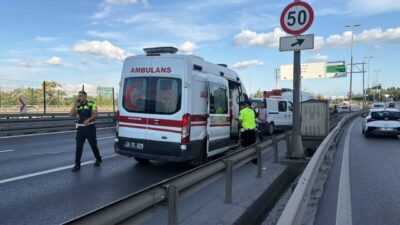 İSTANBUL (AA) – Küçükçekmece'de, 5 aracın karıştığı zincirleme trafik kazasında