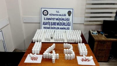 KÜTAHYA (AA) – Kütahya'da bulundukları otomobilde 14 bin 622 sentetik