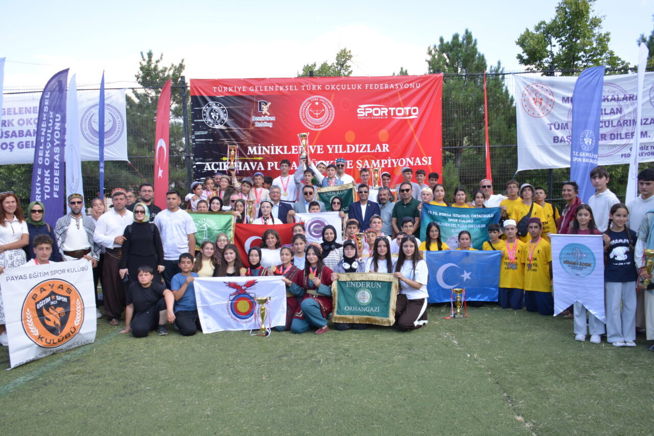 KÜTAHYA (AA) – Geleneksel Türk Okçuluk Minikler ve Yıldızlar Açık