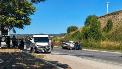 KÜTAHYA (AA) – Kütahya'nın Simav ilçesinde oto kurtarıcı ile otomobilin
