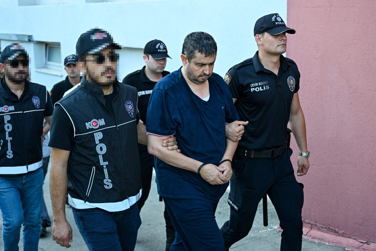ADANA (AA) – Adana merkezli 6 ilde kamuoyunda "Kuytulcular" olarak