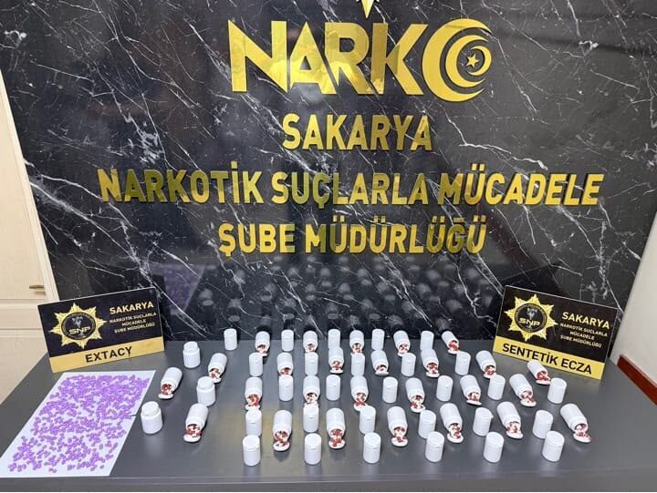 SAKARYA (AA) – Kuzey Marmara Otoyolu'nun Sakarya kesiminde durdurulan araçta
