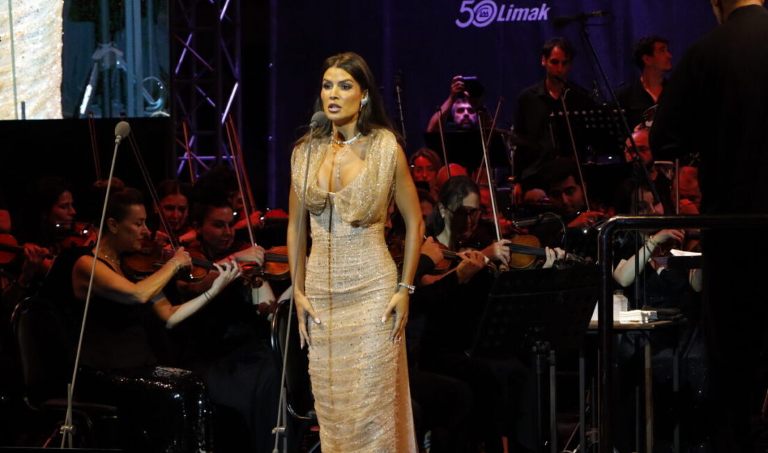 - Tenor Murat Karahan ile soprano Tamara Radjenovic'in performansları beğeni