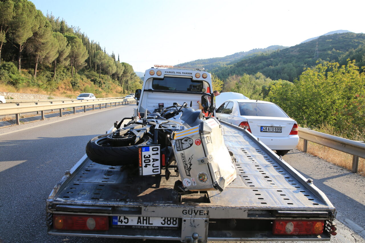 MANİSA (AA) – Manisa'nın Yunusemre ilçesinde bariyere çarpan motosikletin sürücüsü