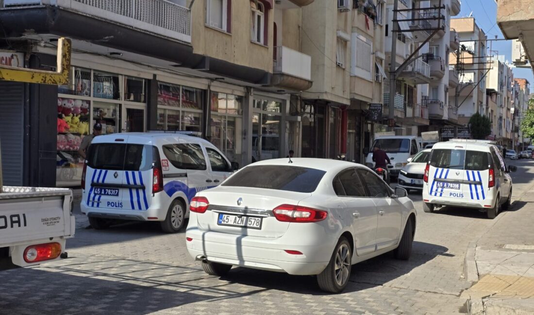 MANİSA (AA) – Manisa'nın Turgutlu ilçesinde, tartıştığı eşinin boğazını sıkan