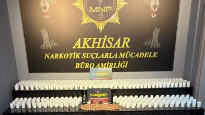 MANİSA (AA) – Manisa'nın Akhisar ilçesinde uyuşturucu operasyonunda gözaltına alınan