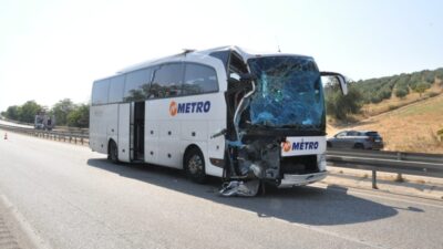 MANİSA (AA) – Manisa'nın Salihli ilçesinde yolcu otobüsünün kamyona çarpması