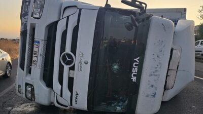 MARDİN (AA) – Mardin'in Nusaybin ilçesinde tırın devrilmesi sonucu 2