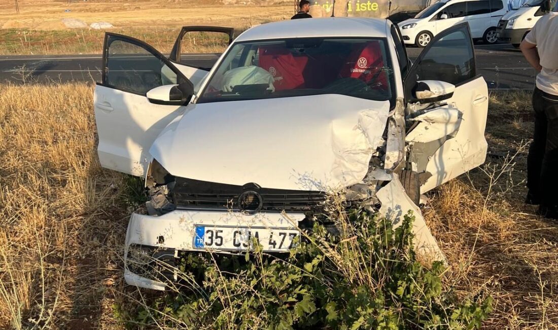MARDİN (AA) – Mardin'in Midyat ilçesinde iki otomobilin çarpışması sonucu