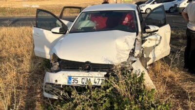 MARDİN (AA) – Mardin'in Midyat ilçesinde iki otomobilin çarpışması sonucu