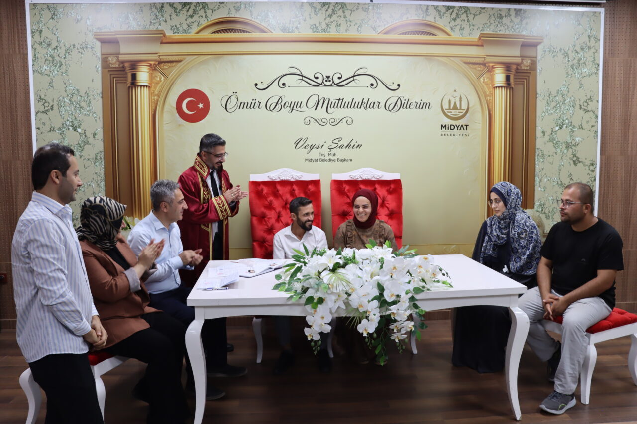 MARDİN (AA) – Mardin'in Midyat ilçesinde işitme engelli çift, nikah