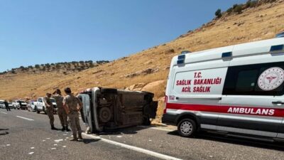MARDİN (AA) – Mardin'in Nusaybin ilçesinde takla atan hafif ticari