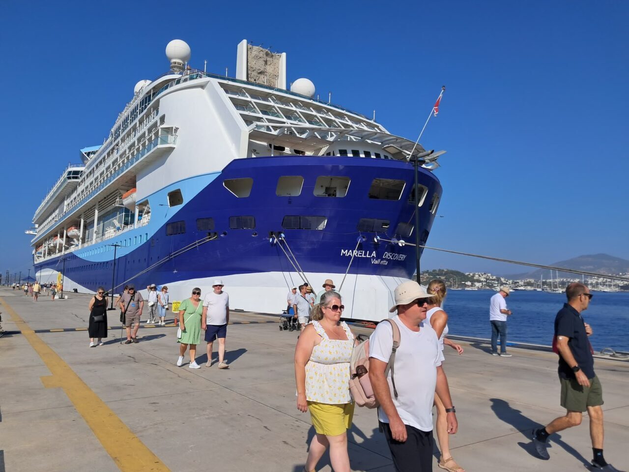MUĞLA (AA) – Muğla'nın Bodrum ilçesine "Marella Discovery" isimli kruvaziyer