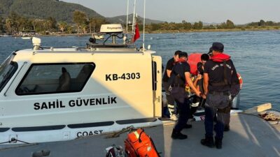 MUĞLA (AA) – Muğla'nın Marmaris ilçesinde kayalıklardan düşerek yaralanan kişi,