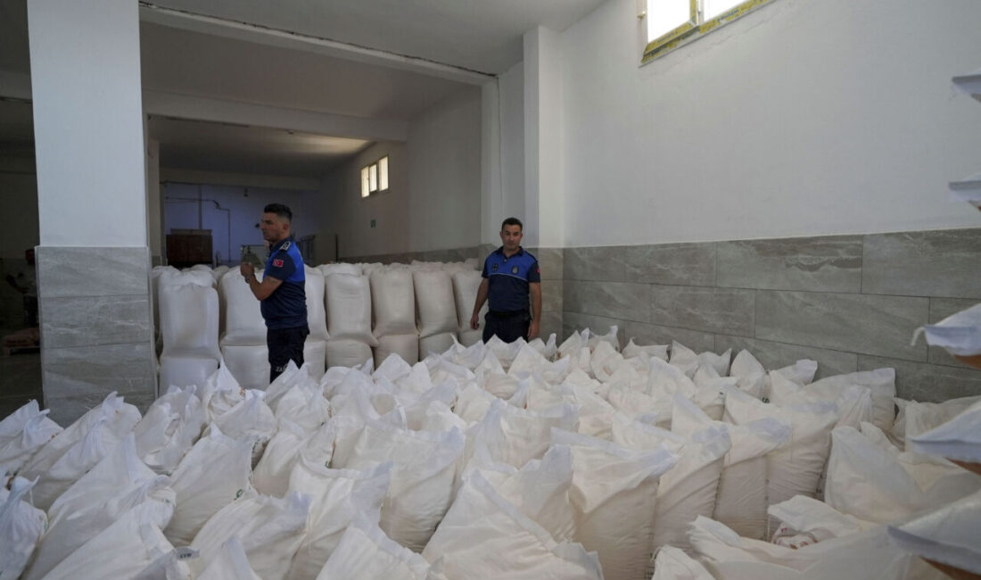 MERSİN (AA) – Mersin'in Tarsus ilçesinde bir fabrikada ele geçirilen