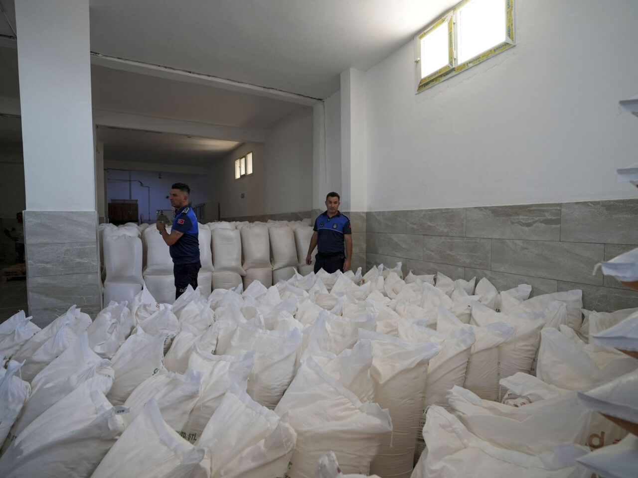 MERSİN (AA) – Mersin'in Tarsus ilçesinde bir fabrikada ele geçirilen