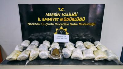 MERSİN (AA) – Mersin'in Toroslar ilçesinde polis ekiplerince durdurulan minibüste