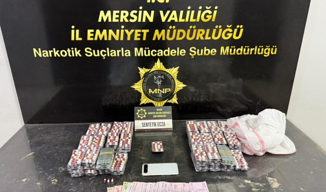 MERSİN (AA) – Mersin'de sokakta uyuşturucu ticareti yaptıkları iddiasıyla gözaltına