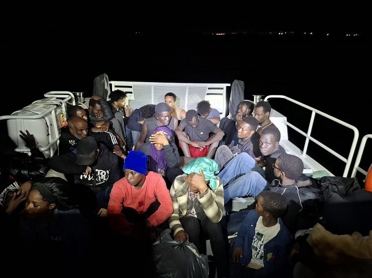 MUĞLA (AA) – Muğla'nın Milas ilçesi açıklarında 40 düzensiz göçmen