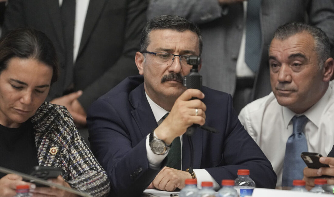 - Teklifin ilk imza sahiplerinden MHP Grup Başkanvekili Erkan Akçay:
-