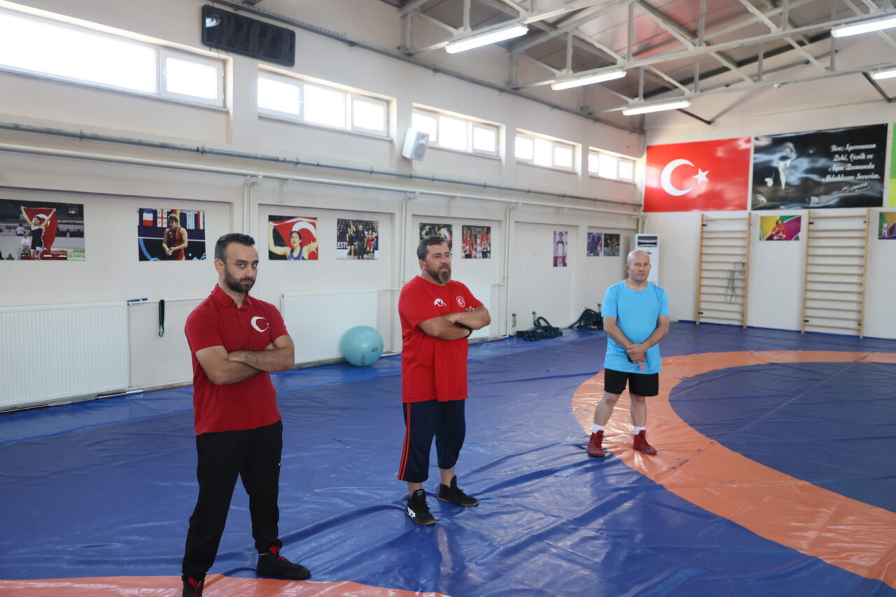 - Antrenör Nasip Ekelik:
- "Genç sporcuların burada ileriye dönük hedefleri