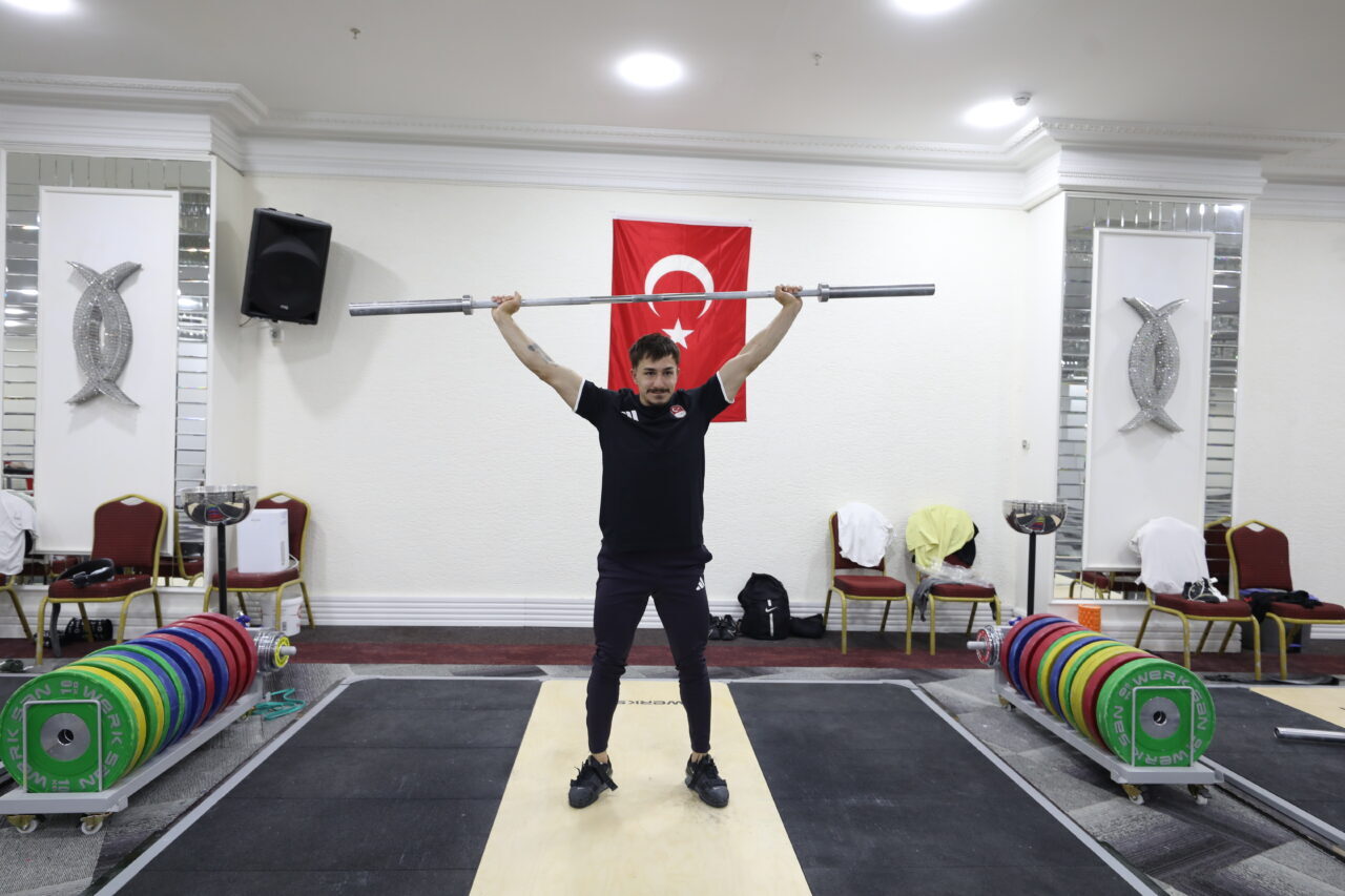 - Dünya Halter Şampiyonası ve Akdeniz Oyunları'na hazırlanan dünya ve