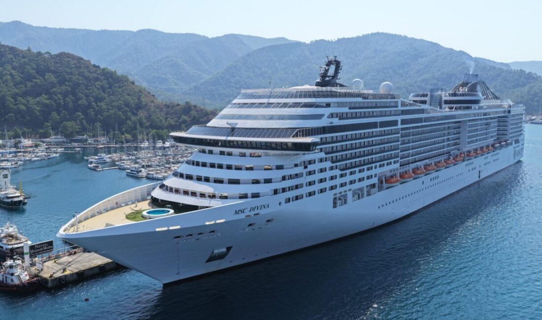 MUĞLA (AA) – Muğla'nın Marmaris ilçesine, Panama bayraklı "MSC Divina"