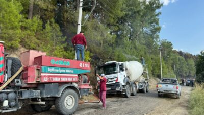 MUĞLA (AA) – Muğla'nın Seydikemer ilçesinde çıkan orman yangınına havadan