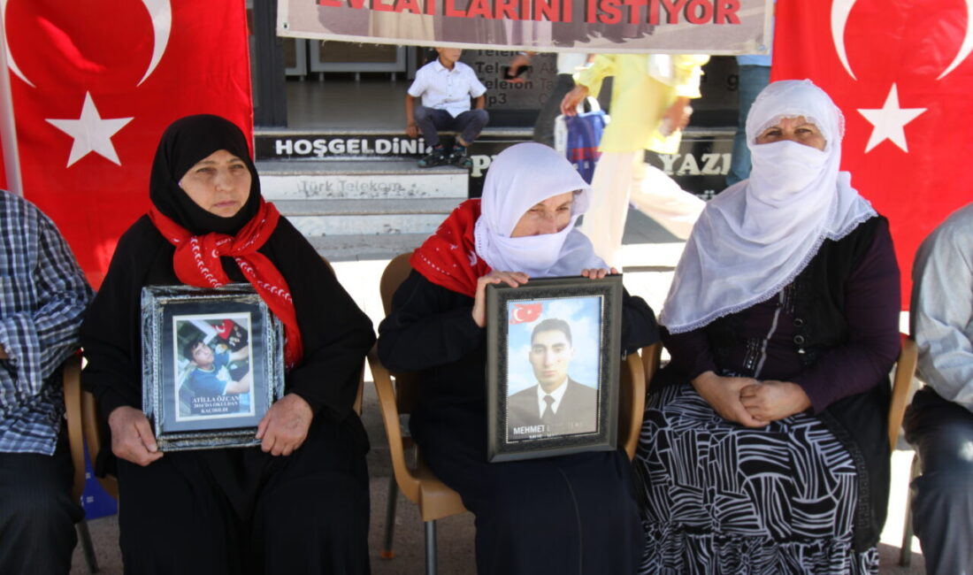 MUŞ (AA) – Muş'ta çocukları terör örgütü PKK tarafından kaçırılan