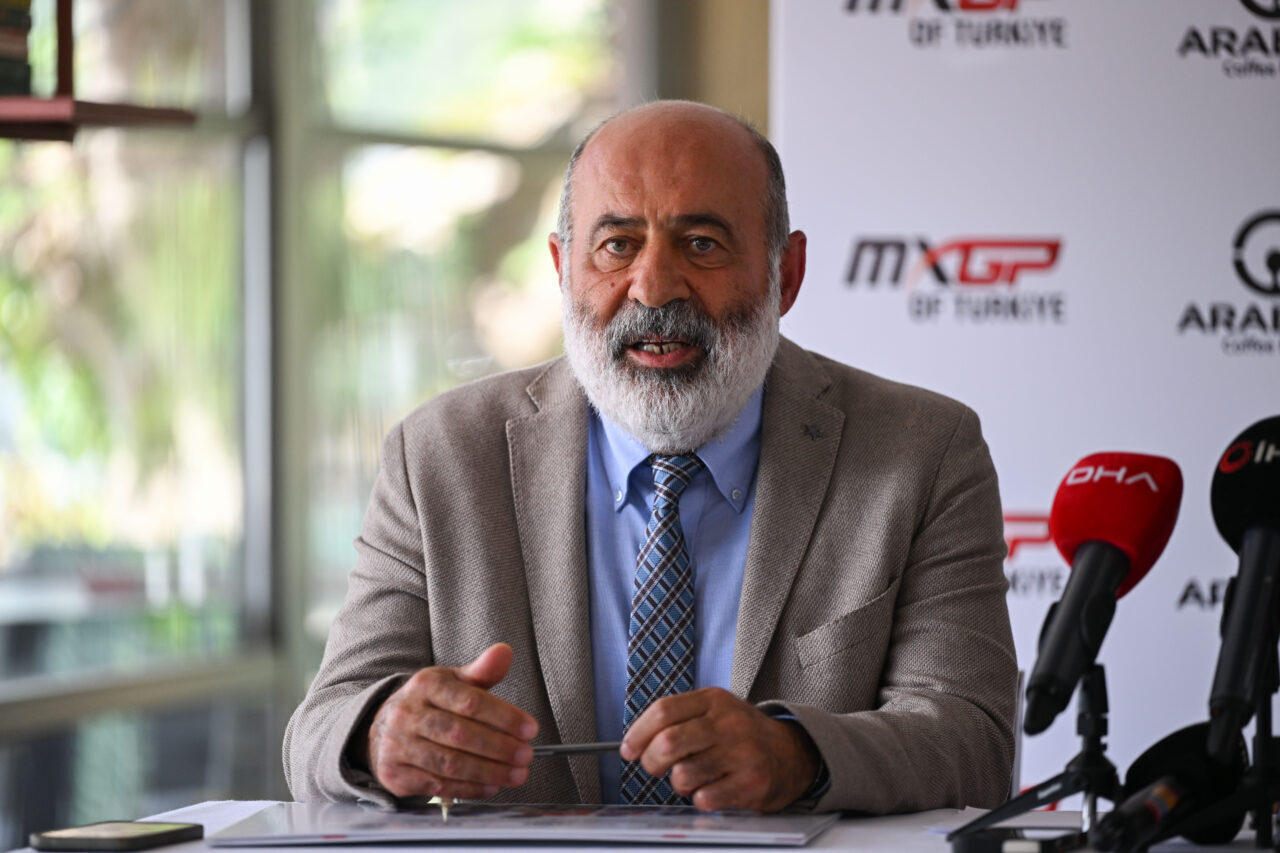 - Türkiye Motosiklet Federasyonu Asbaşkanı Mahmut Nedim Akülke:
"Yerli bir markayla