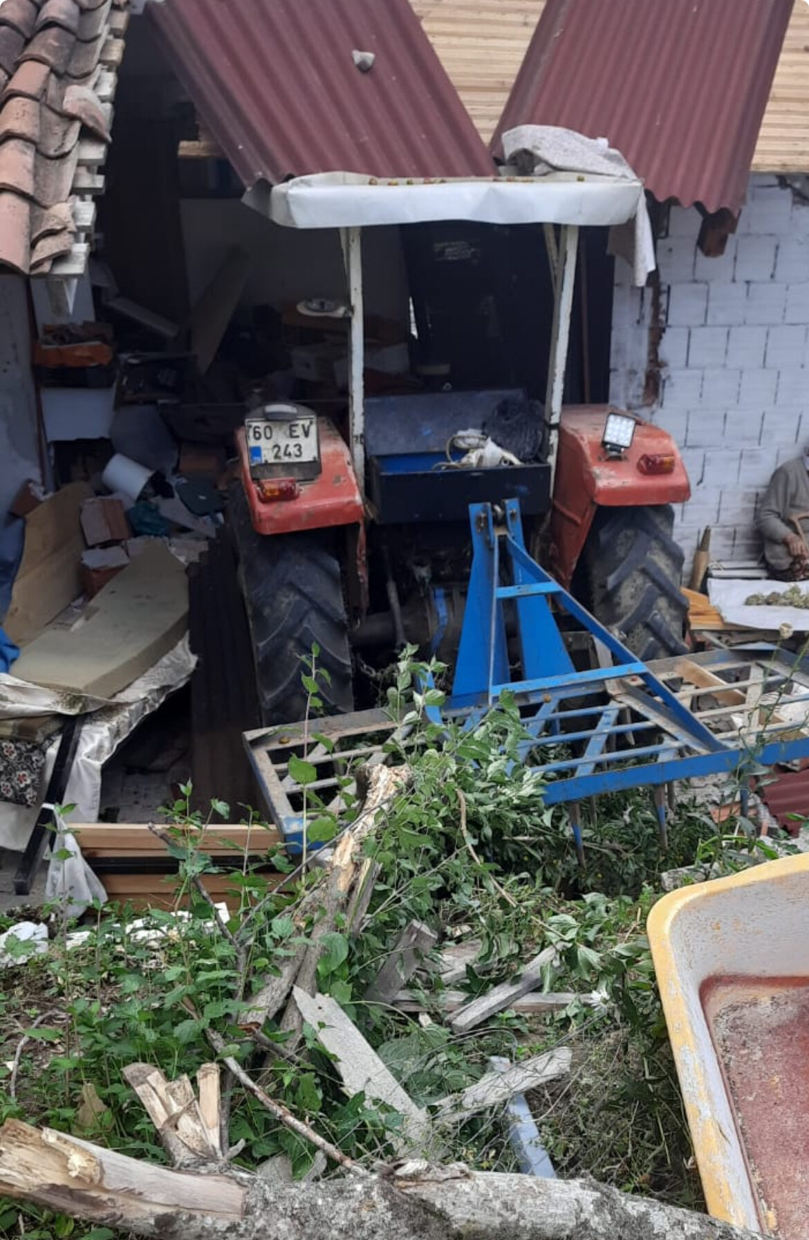 TOKAT (AA) – Tokat’ın Niksar ilçesinde traktörün çarptığı kişi hayatını