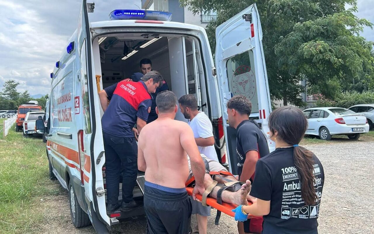 ORDU (AA) – Ordu'nun Ünye ilçesinde girdikleri denizde boğulma tehlikesi