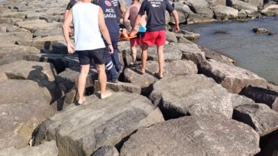 ORDU (AA) – Ordu'nun Altınordu ilçesinde denizde boğulma tehlikesi geçiren
