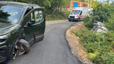 ORDU (AA) – Ordu'nun Ünye ilçesinde fındık işçilerini taşıyan minibüsün